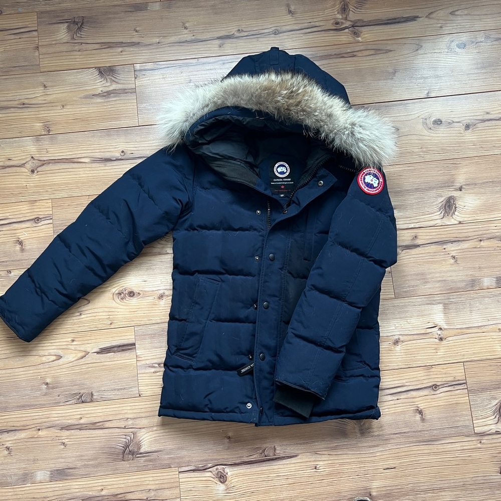 Mens (or womens) navy blue size s Canada Goose parka w/ removable fur ruff.